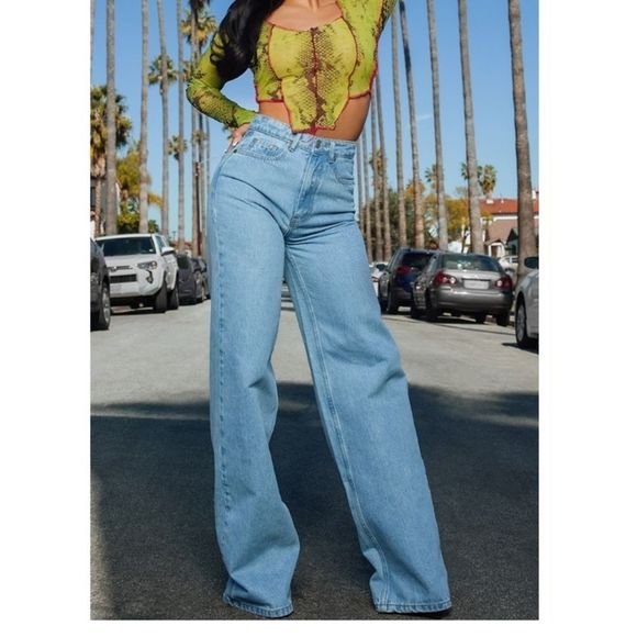 PrettyLittleThing Denim - PrettyLittleThing high waist wide leg jeans  light wash size 2 100% cotton